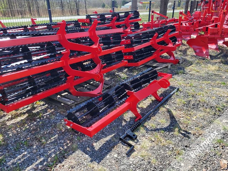 Na łożyskach wał strunowy zębaty Transport