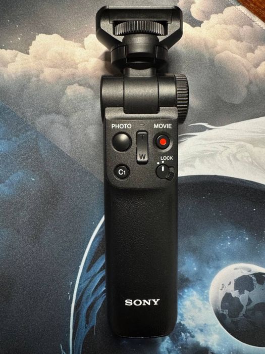 Sony ZV-1 + штатив-держатель GP-VPT2BT + аксессуары