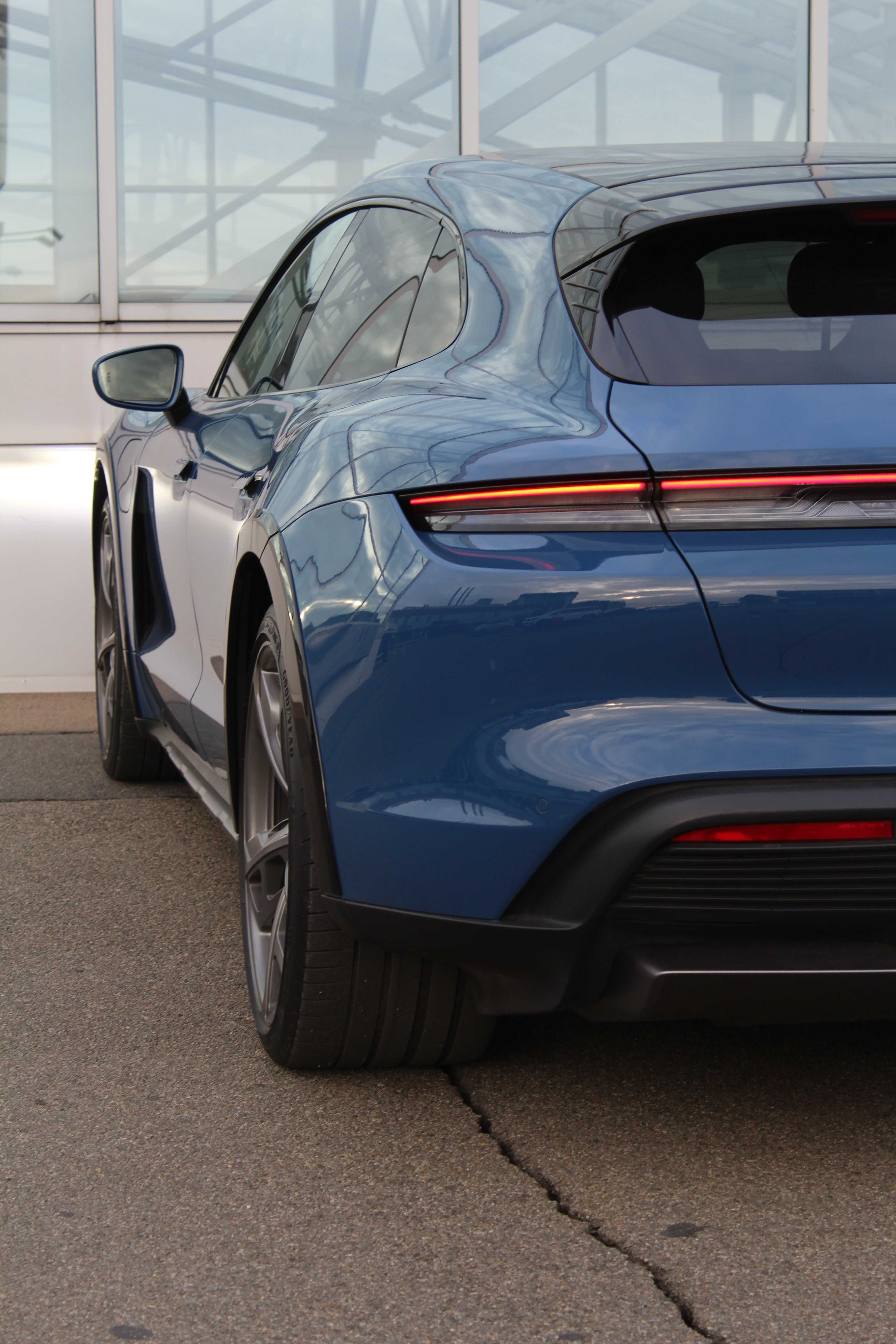 Аренда электромобиля Porsche 4s 2023г Порше 4с