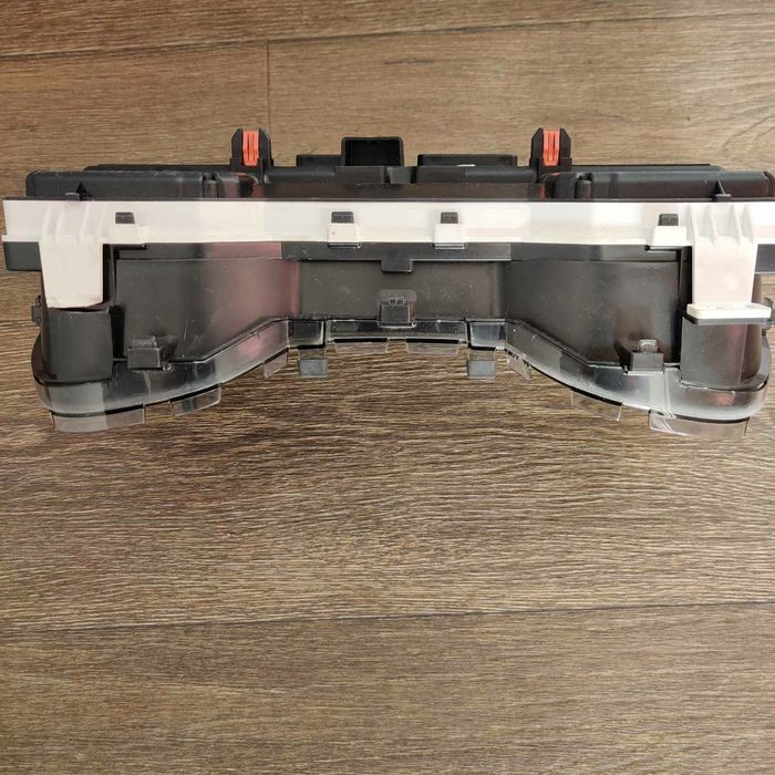 Панель приборов TOYOTA.