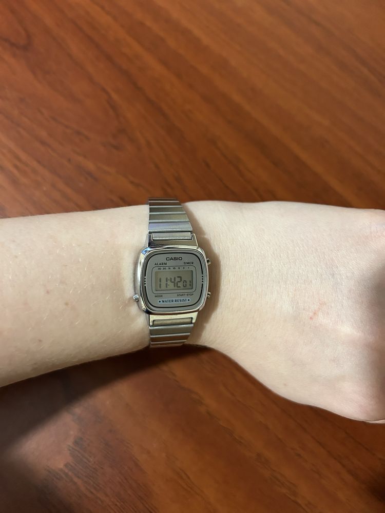 Casio LA670WEA годинник часы винтаж вінтаж наручний