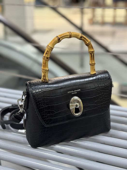 Женская черная сумка с бамбуковой ручкой David Jones