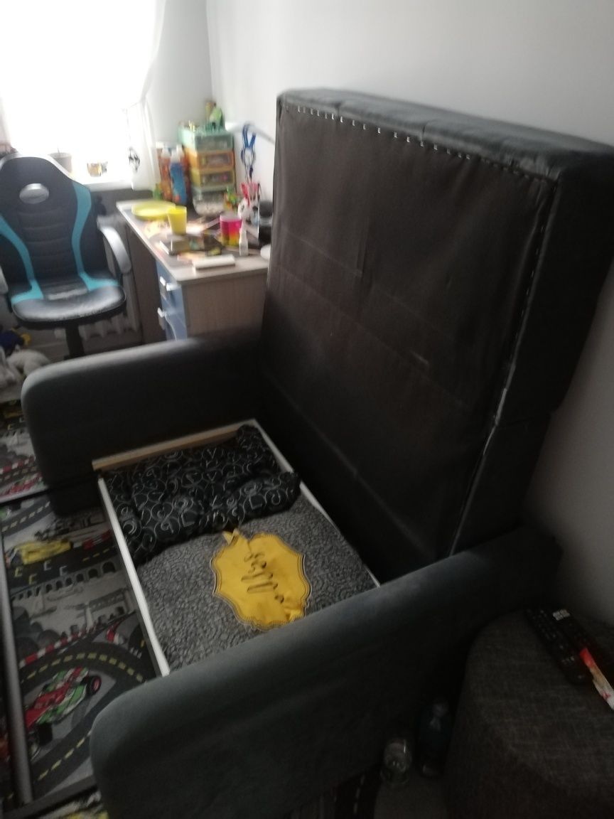 Piękna sofa dwuosobowa z funkcją spania
