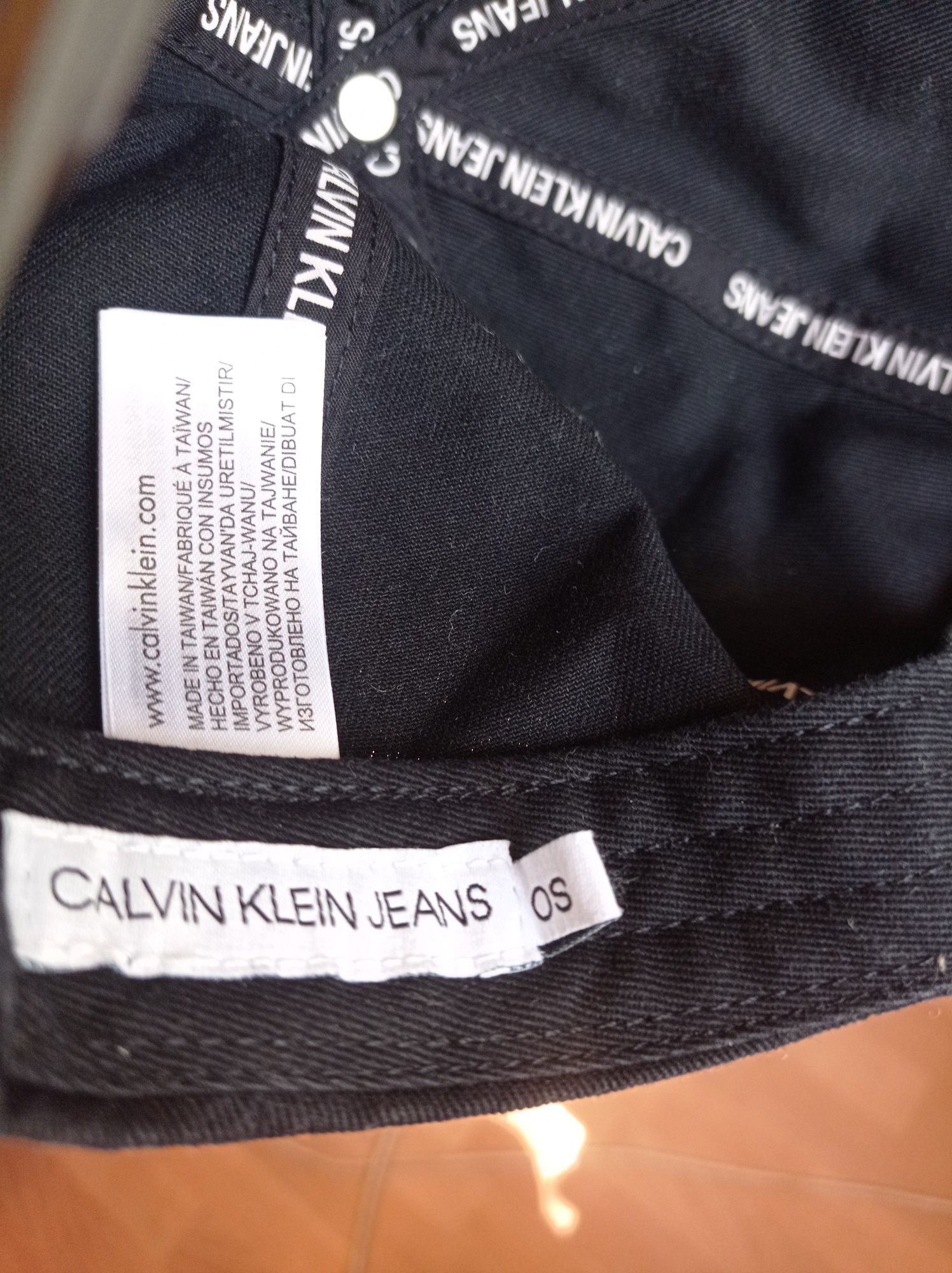 Продам кепку Calvin Klein чёрного цвета.