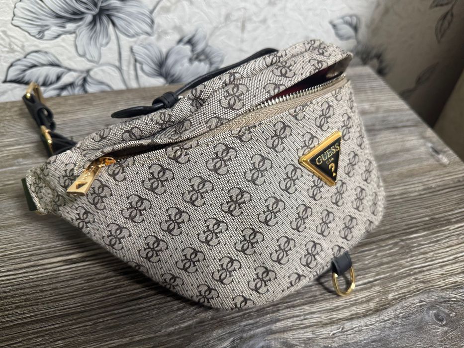 Бананка жіноча Guess