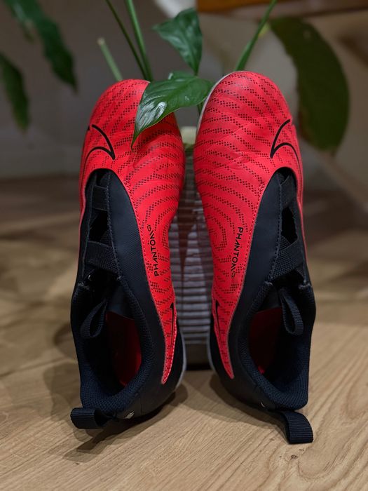 Chuteiras Nike Phantom de Criança (35) utilizadas duas vezes.