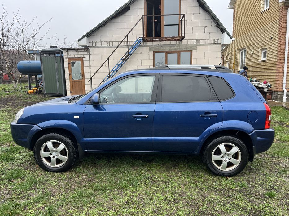 Hyundal Tucson 2.0 бенз. 2WD.