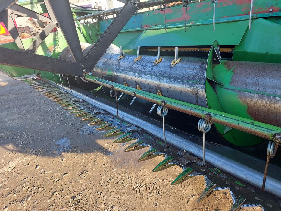 Комбайн john deere 1042 техніка в  доглянутому стані