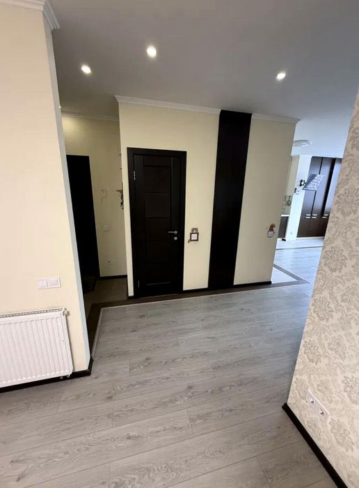 Простора 3-кімнатна квартира 100 м² з якісним ремонтом Олени Пчілки 8