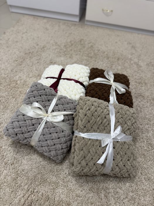 Пледи в наявності , а також під замовлення