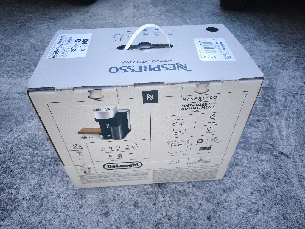 Vendo maquina de cafe nespresso vertuo lattissima