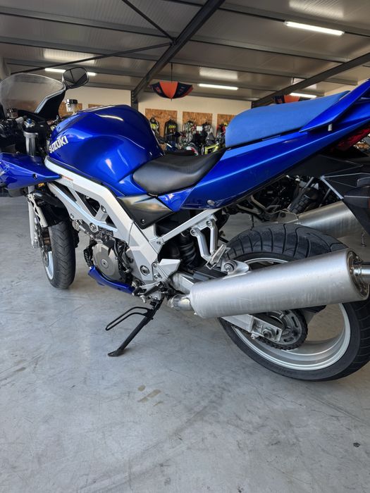 Suzuki SV 1000 moto em muito bom estado