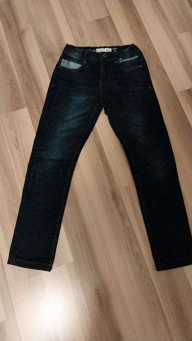 Eleganckie granatowe jeansy rozm. 116