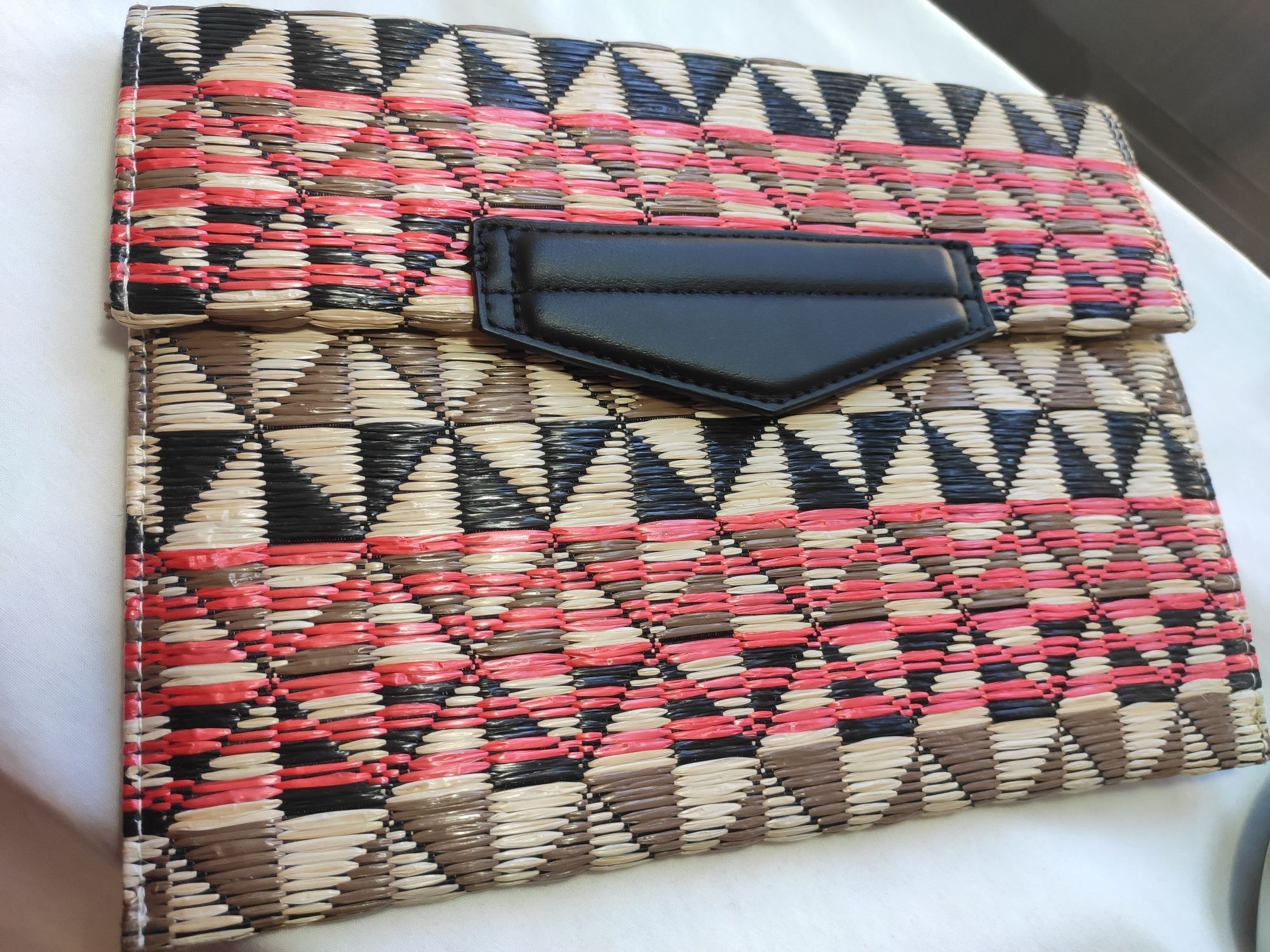 Clutch da marca Mango