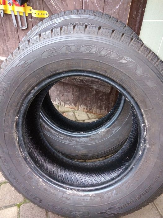 Зимова резина 235/65r16c