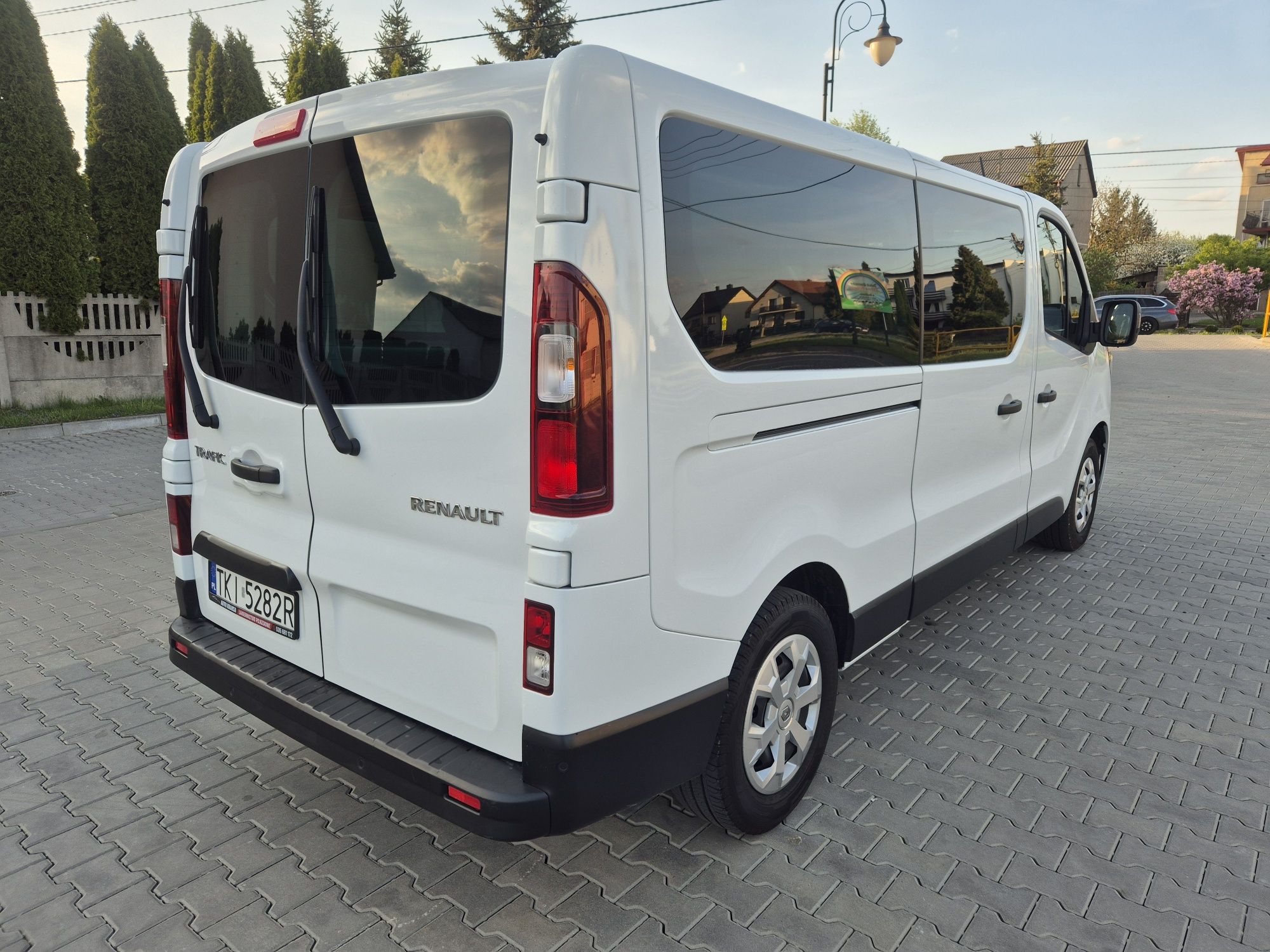 Renault trafi IV 2023 2.0dci 150km long 9 osobowy