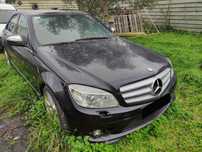 Mercedes-Benz w204 
3.0L Diesel 250k km
Viatura para venda completo, p