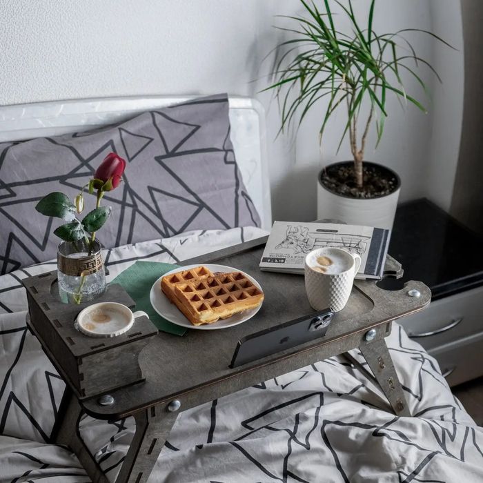 Столик для ліжка