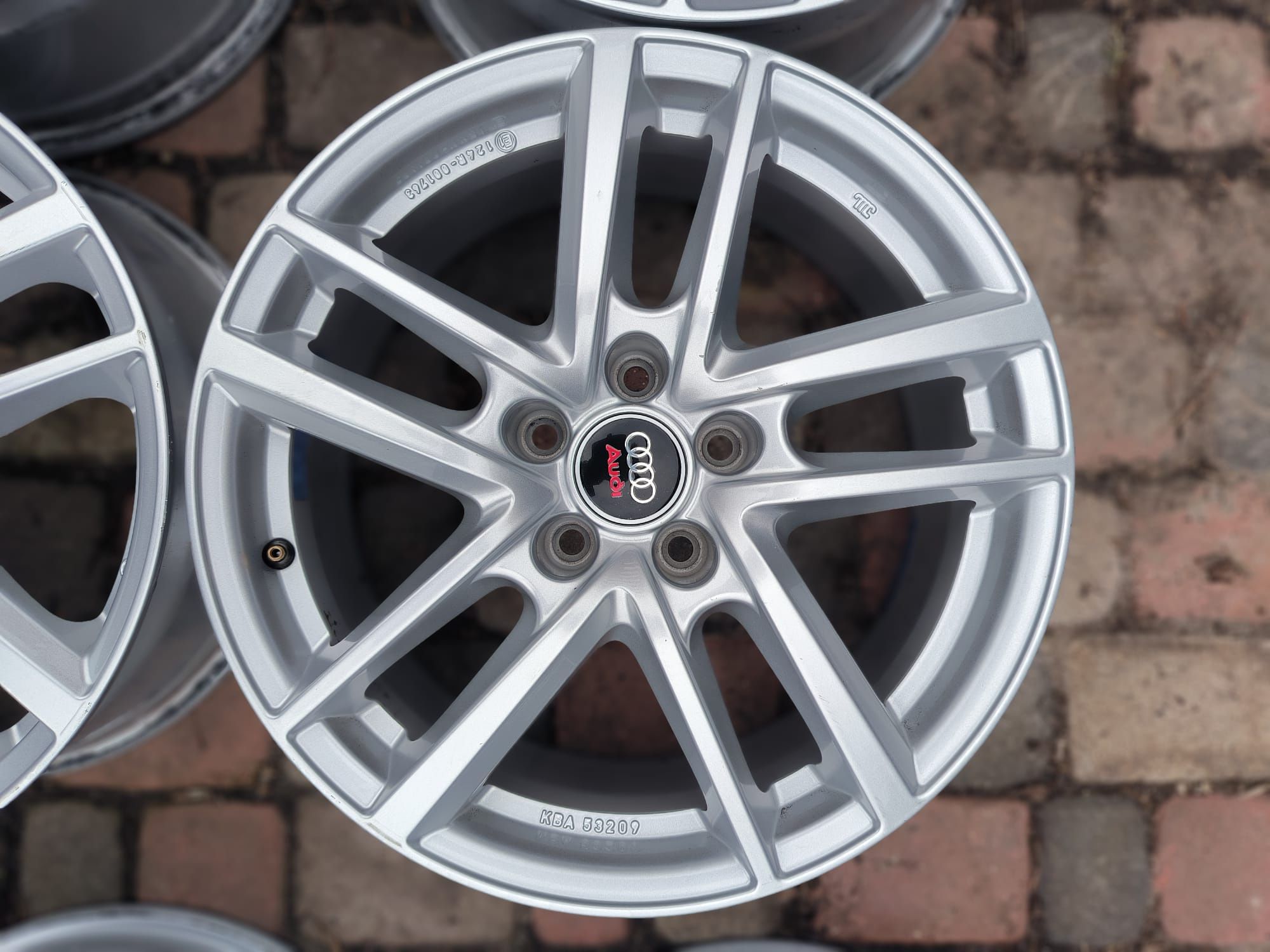 Felgi aluminiowe 17 Audi A4 A5 A6 A8 Q2 Q3 Q5 5x112