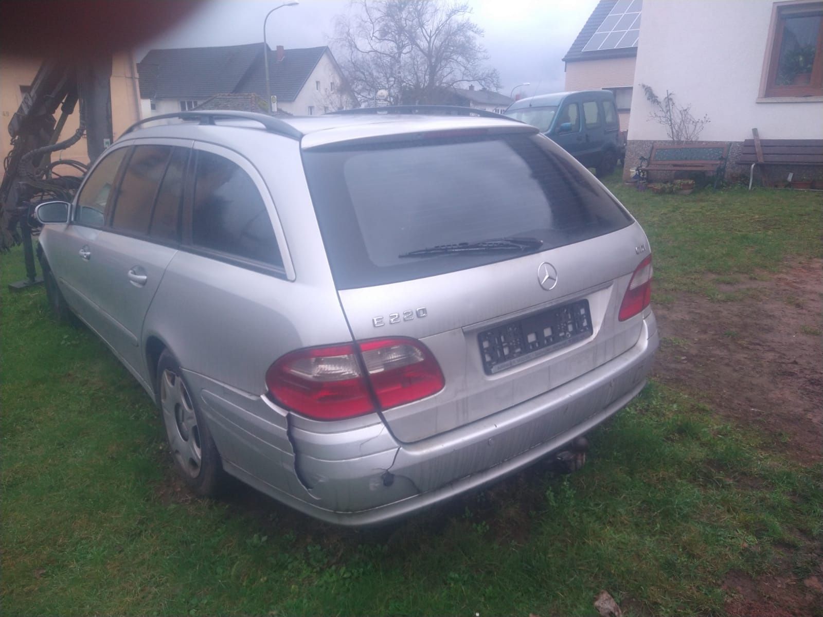 Mercedes  Benz W 211 w całości na części