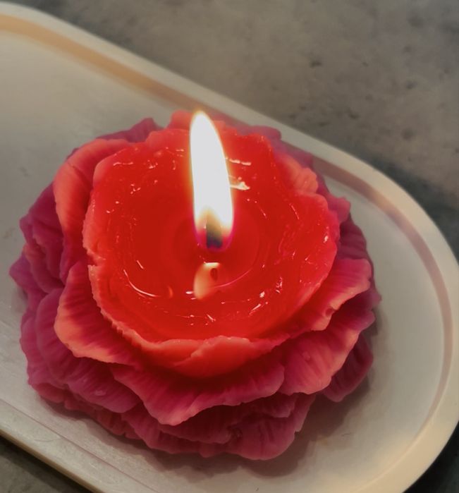Свічка півонія з соєвого воску ручної роботи подарунок
