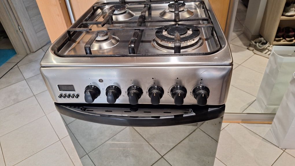 Kuchnia gazowo-elektryczna Hotpoint-Ariston C 35S P6 (X) stan wzorowy