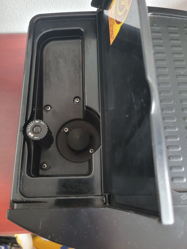 Ekspres ciśnieniowy Delonghi magnifica