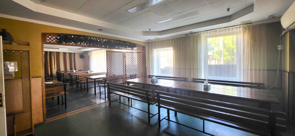 Продаж приміщення з мебелью та з обородованієм вул. Космічна .