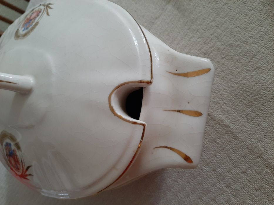 Terrina com tampa e jarro - Fábrica porcelana de Aveiro