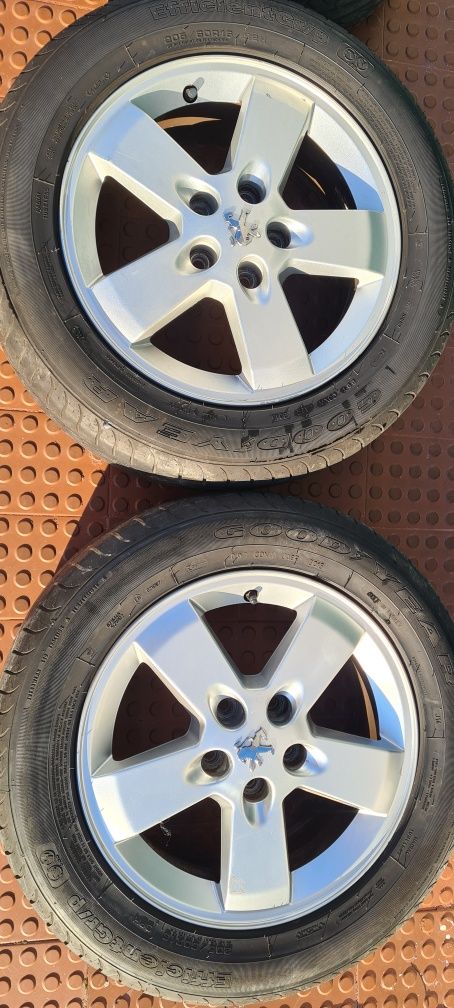 Vendo 4 jantes R16  5/108 com 2 pneus semi-novos