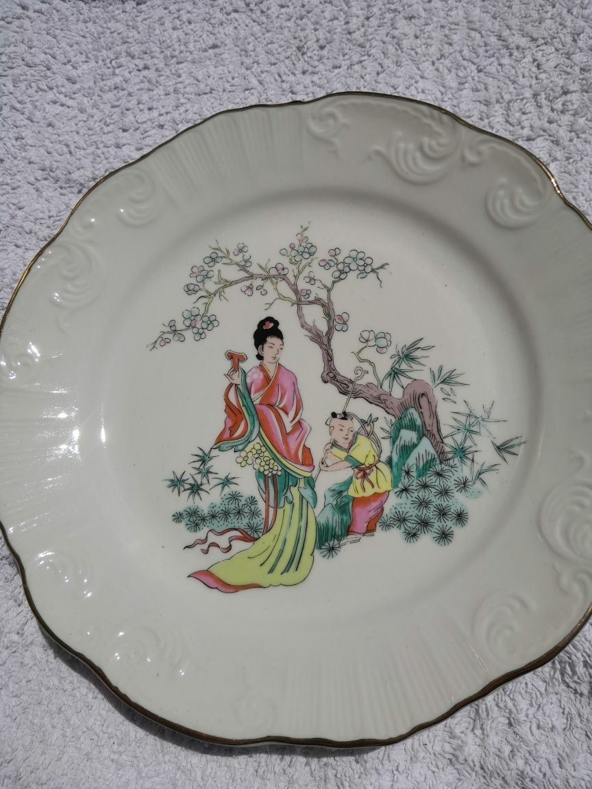 Serviço de jantar em porcelana da Vista Alegre composto por 72 peças