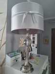 Lampa, srebrna podstawa, element że szkla kryształowego   szary abażur