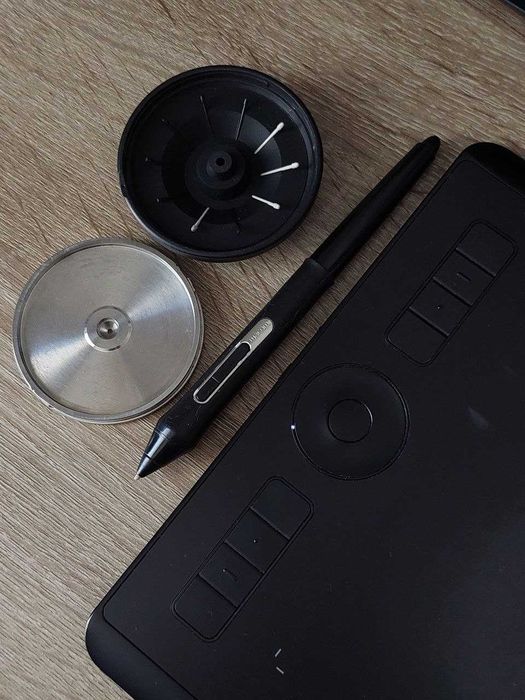 Графічний планшет Wacom Intuos pro M PTH660