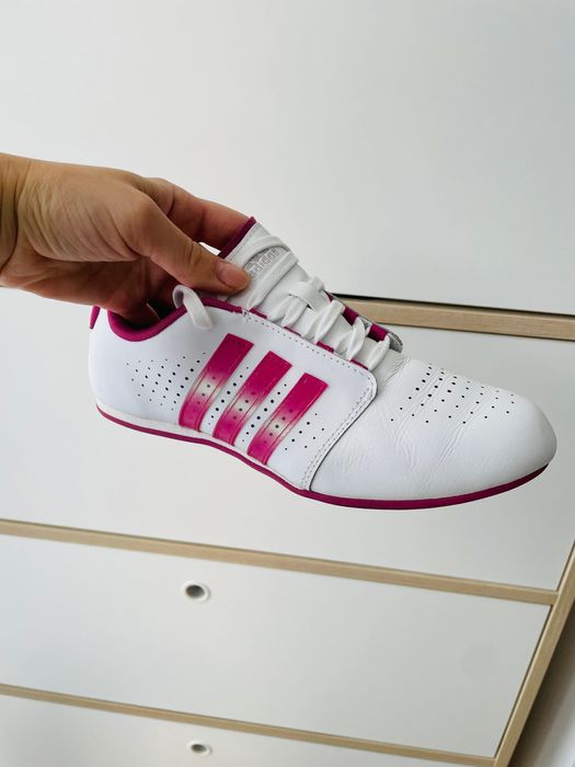 Жіночі кросівки adidas