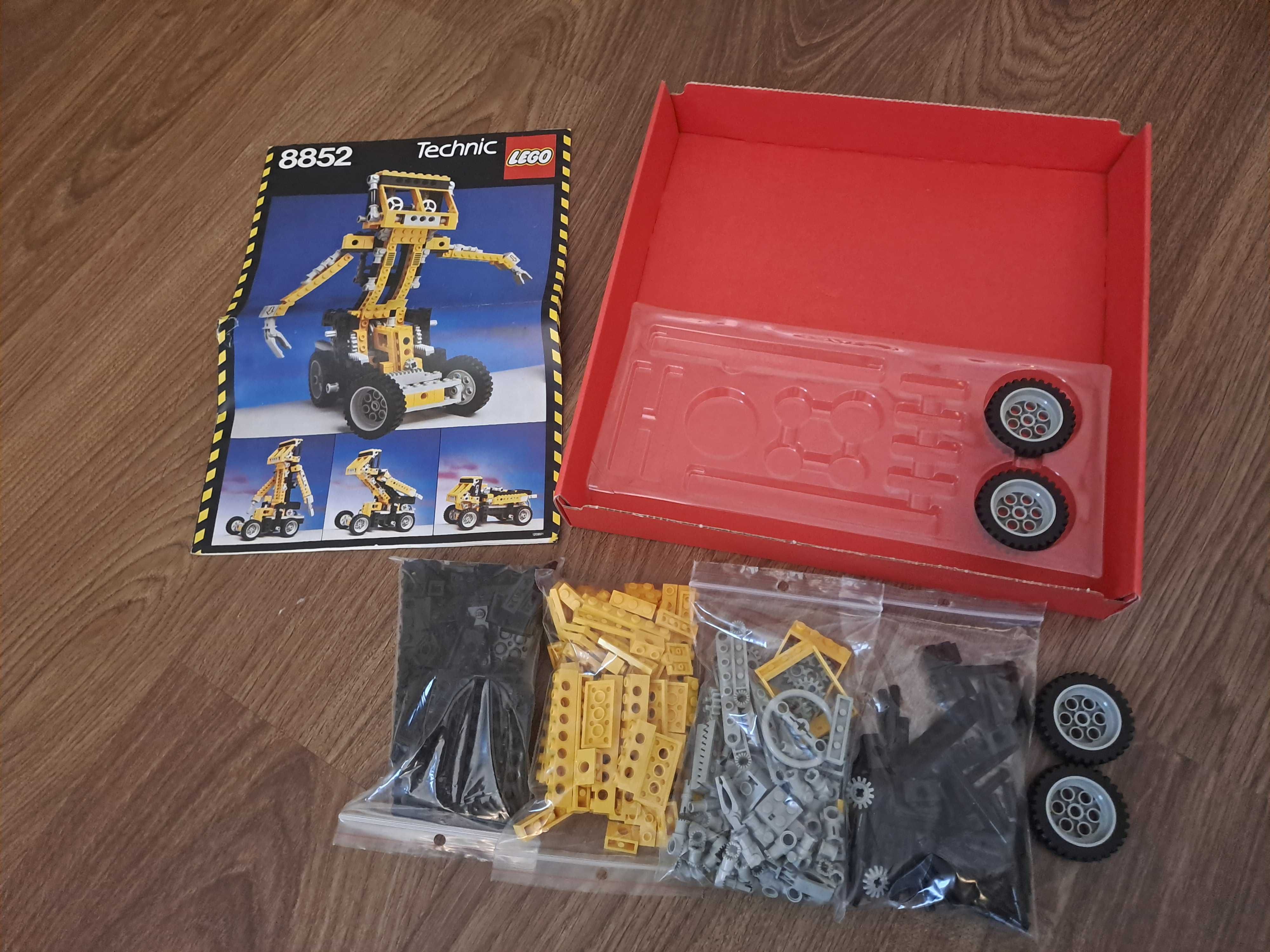 Lego Technic 8852 Robot - rok 1987