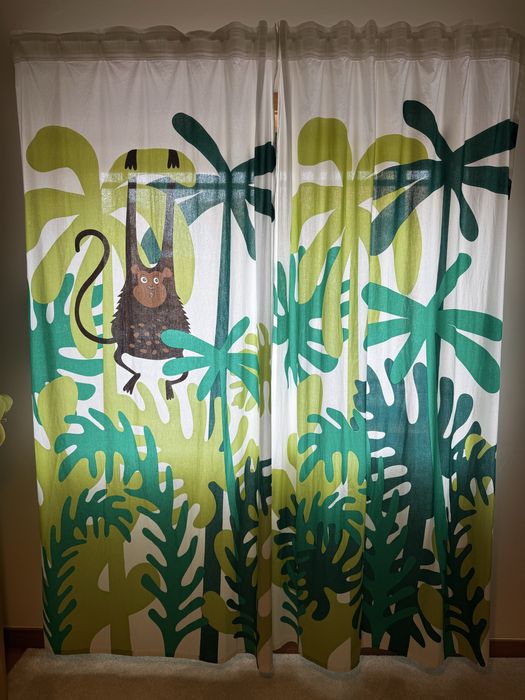 Cama Kura Ikea com dorsal + decoração