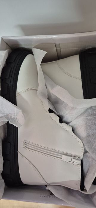 Botki białe  , skóra  roz.38