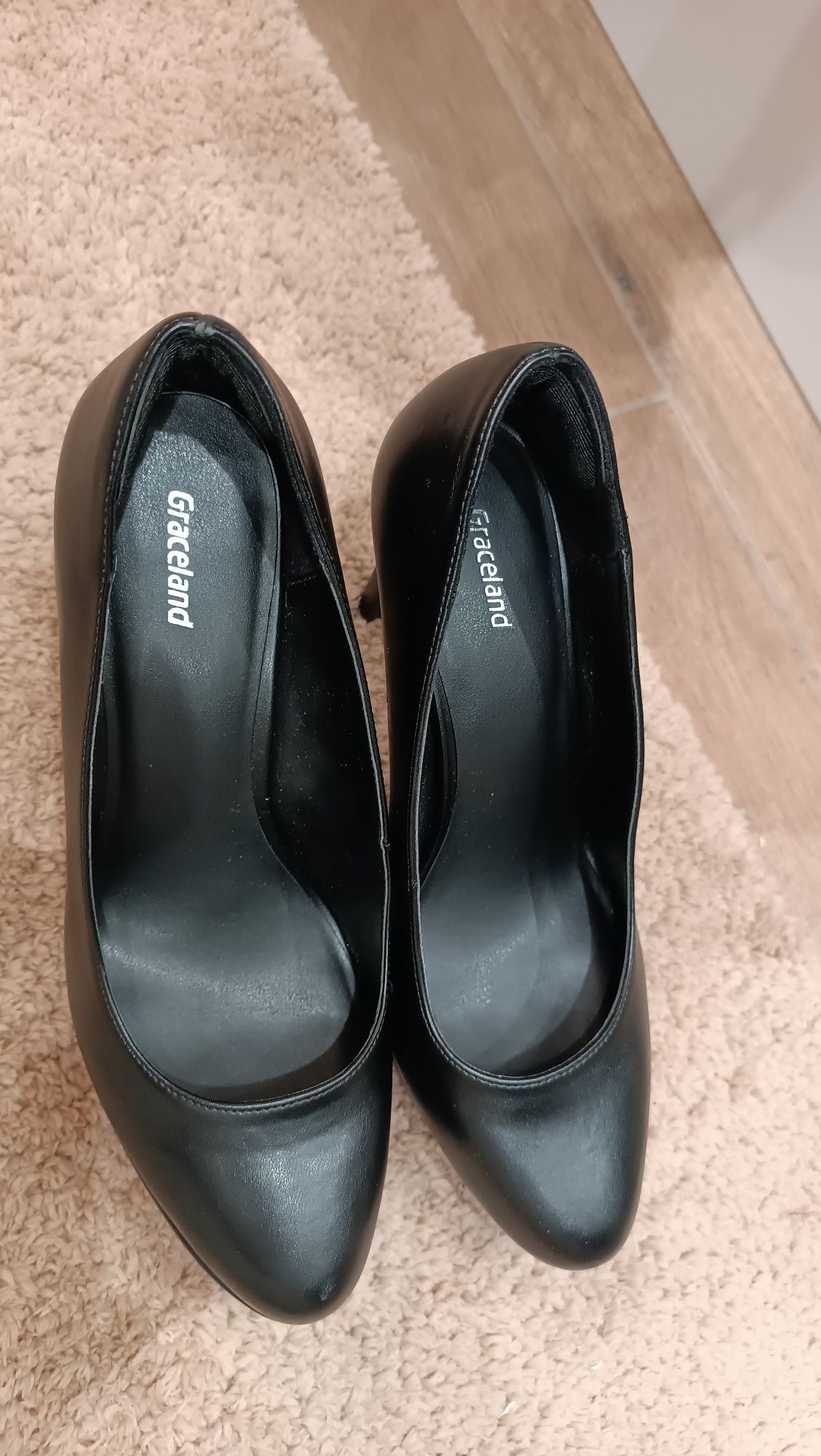 Buty na obcasie r. 41