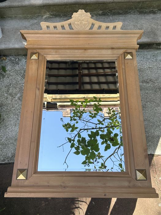 Drewniane lustro ścienne