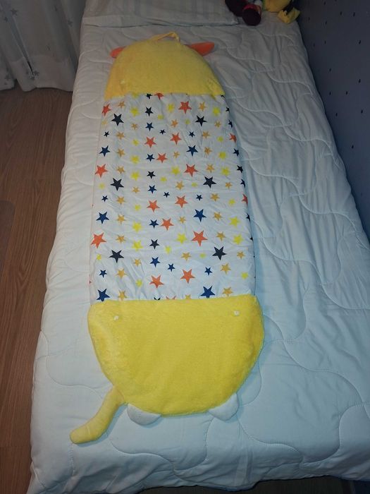 Dormiloco cão amarelo