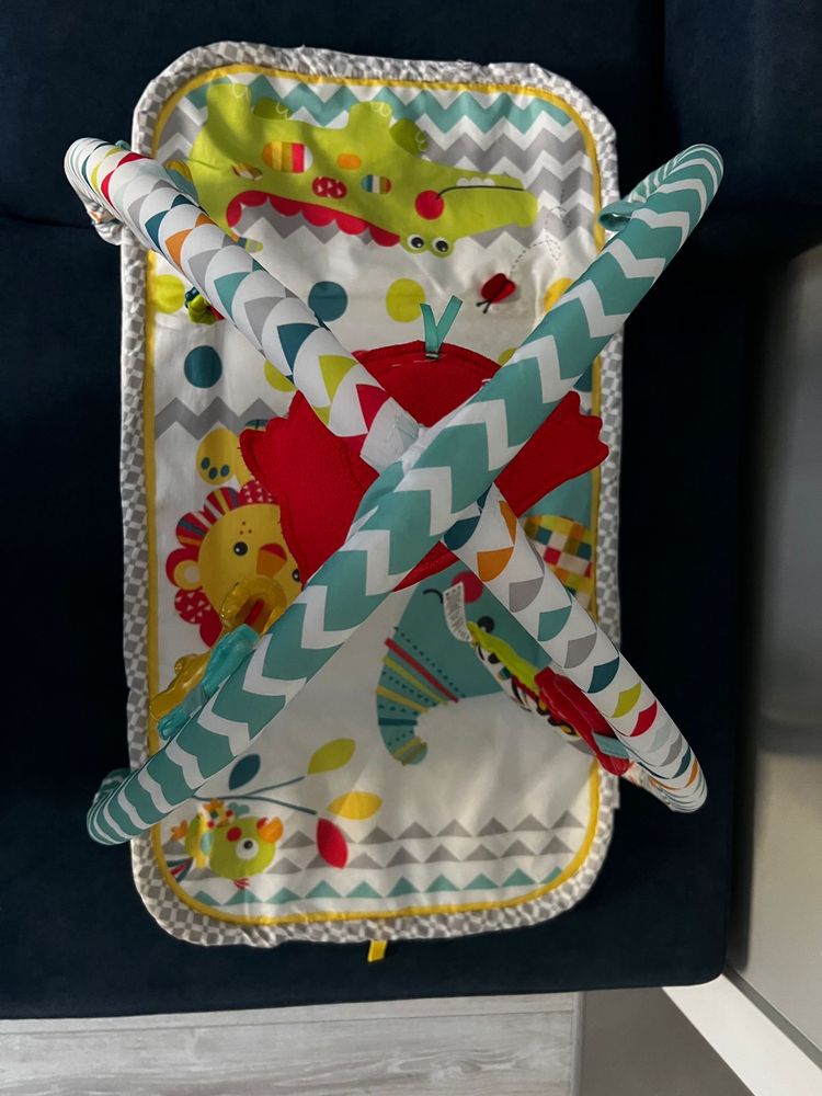 Lezaczek/mata edukacyjna Fisher Price