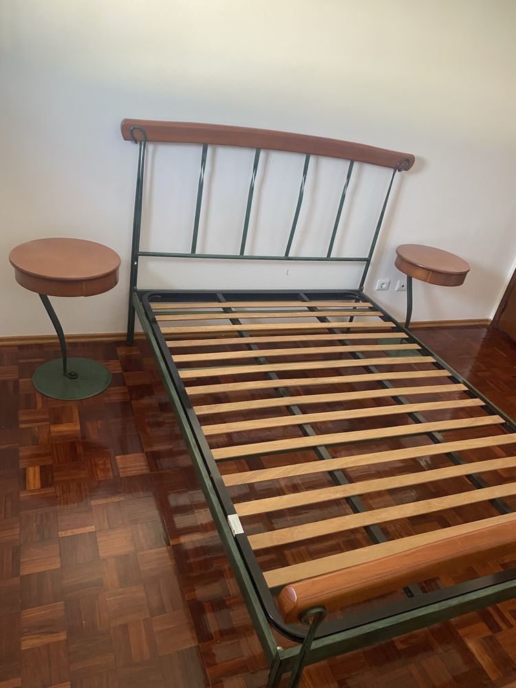 Cama de casal com cabeceiras + cômoda + espelho – Conjunto completo!