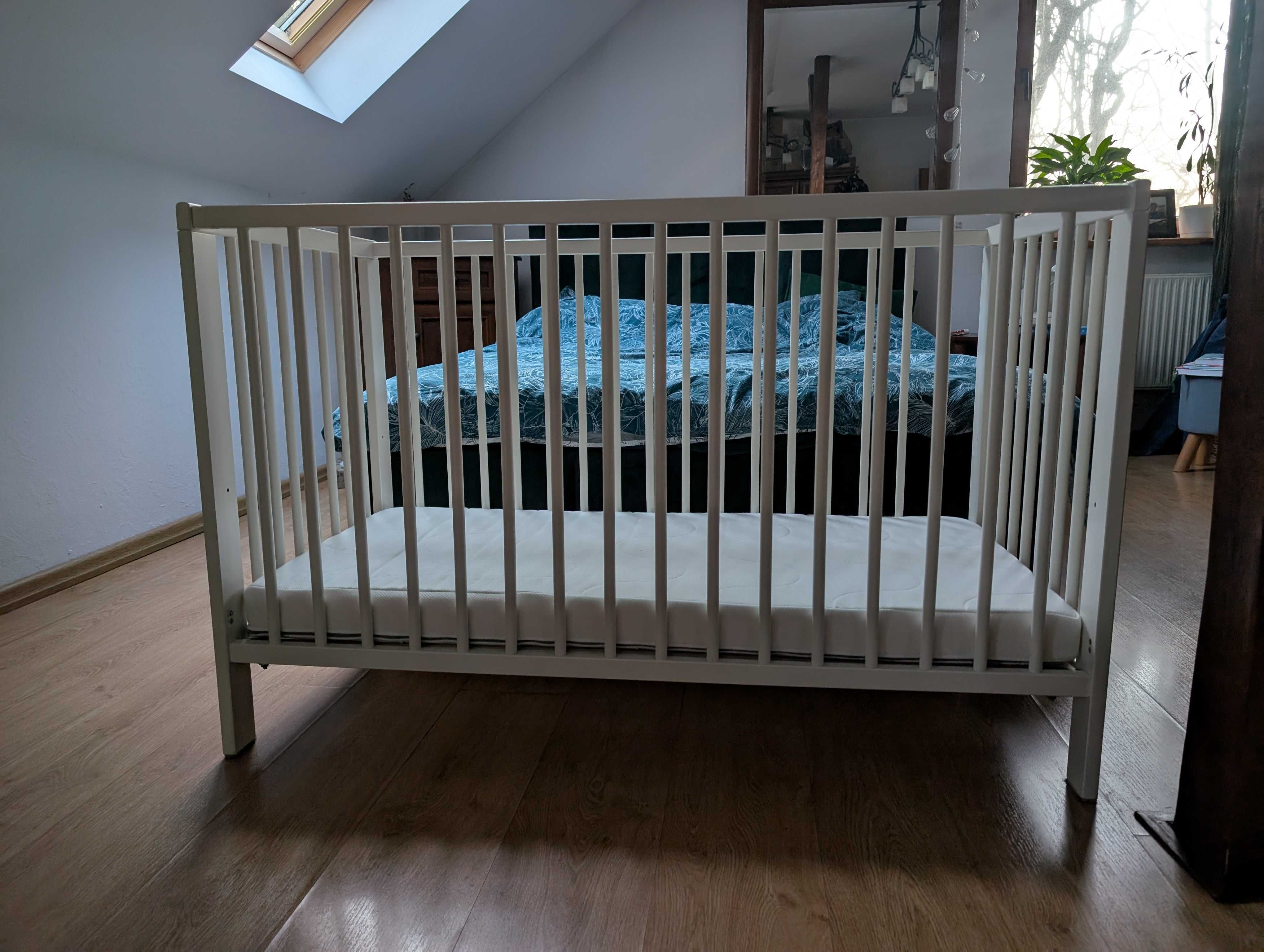 Łóżeczko IKEA GULLIVER z materacem 120x60, ochraniacz merino, stan BDB