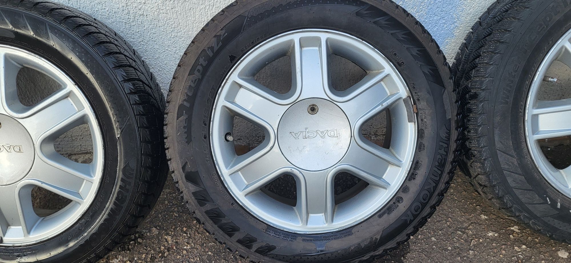Продам колёса R15 диски ориганальные Dacia зимняя резина