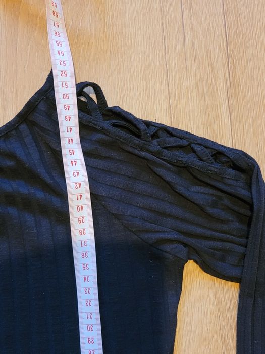 Czarna bluzka z ciekawymi rękawami Atmosphere rozm.2 odkryte ramiona