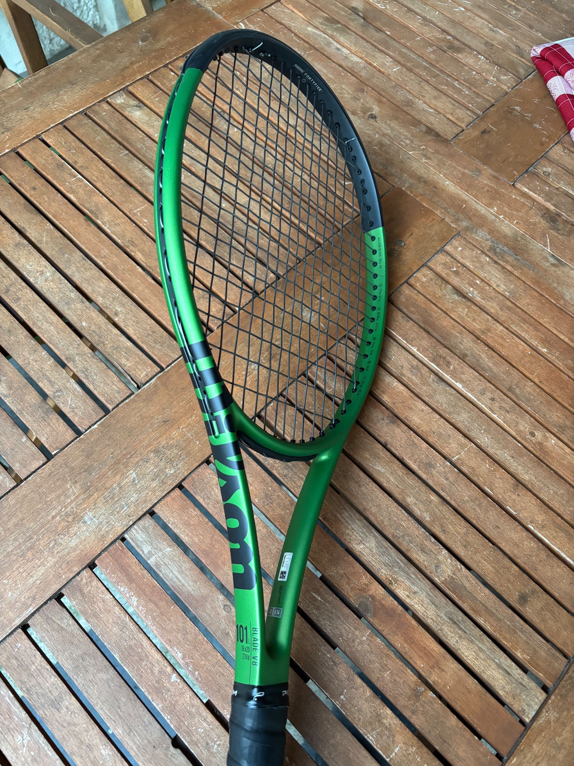 Raquete Wilson Blade v8 101L
