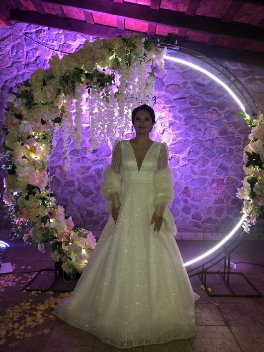 Весільна сукня одягалось надзвичайно гарна ТОРГ умісний