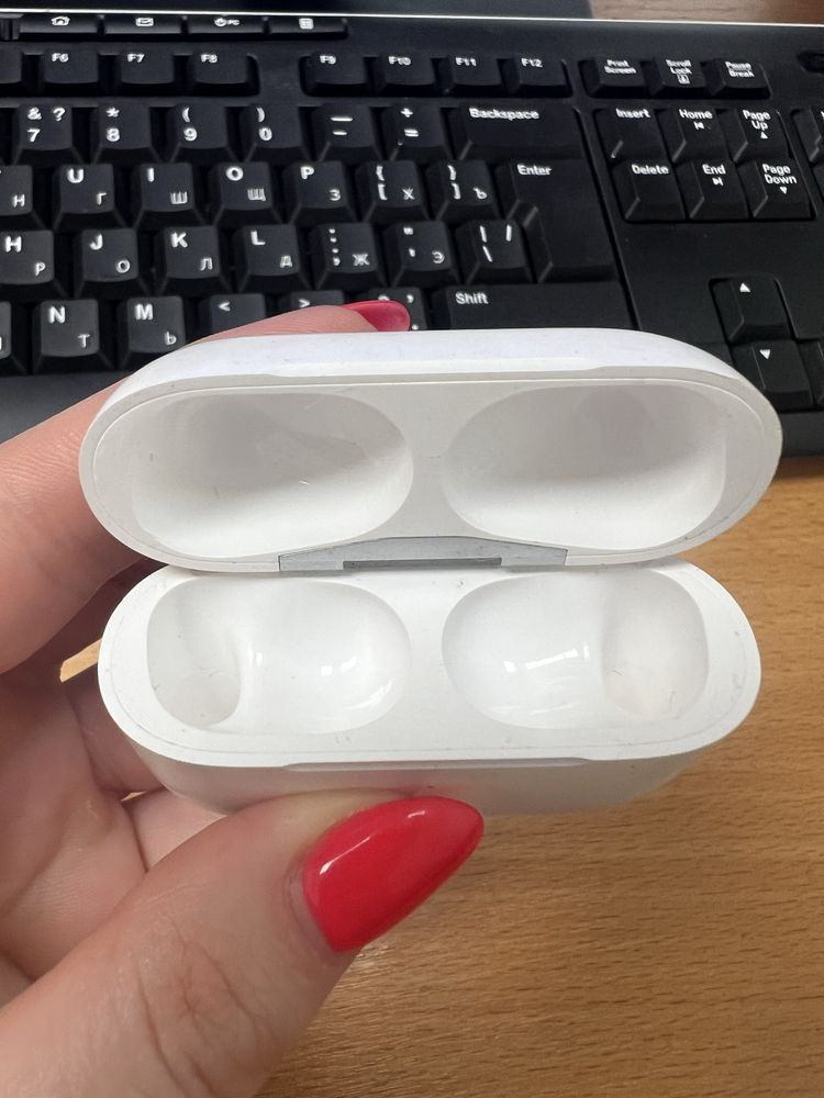 кейс для Apple AirPods Pro 2 модель А2700 оригінал