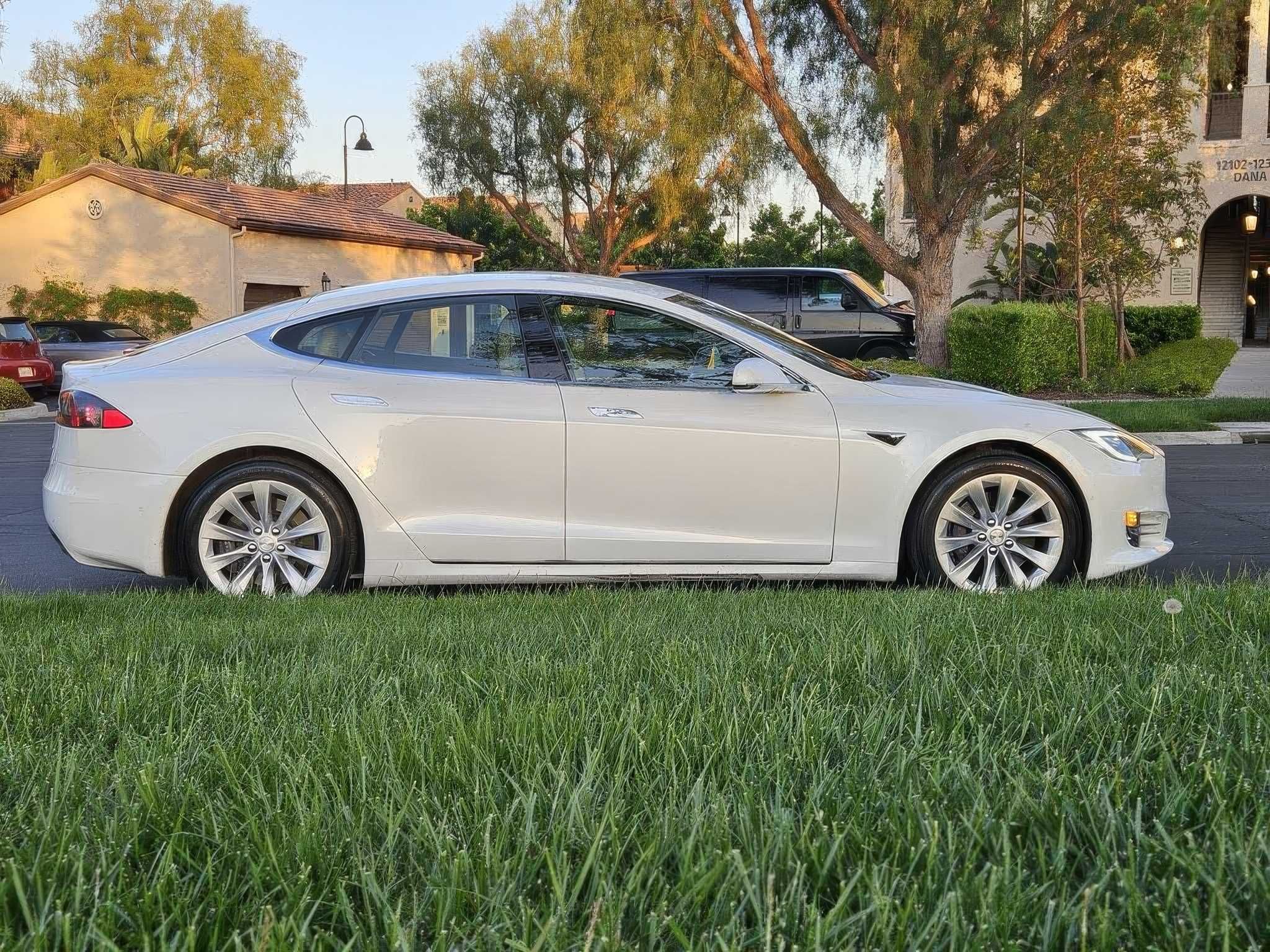2017 Tesla Model S 90D