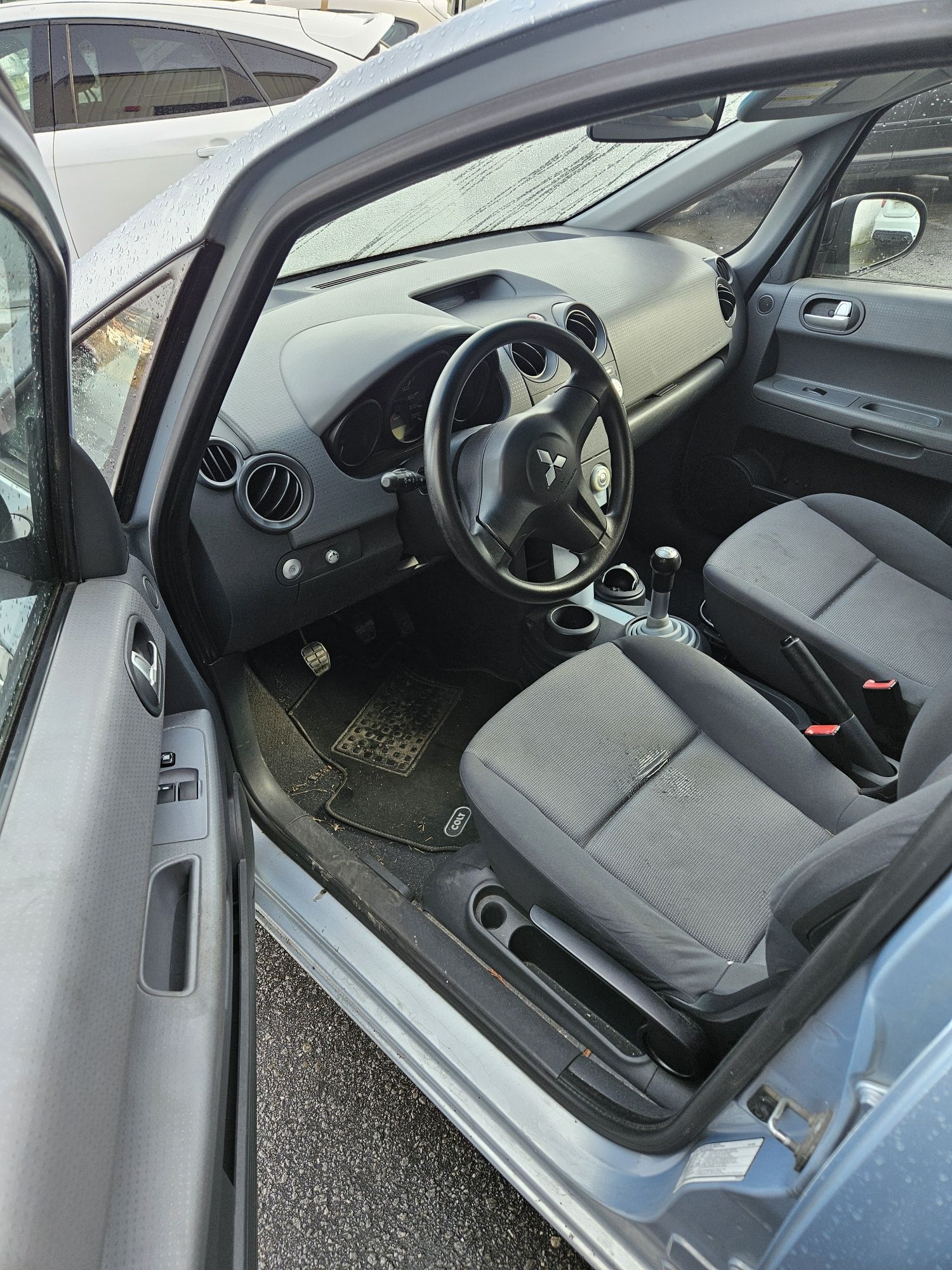 Mitsubishi Colt 1.3i de 2005 para peças